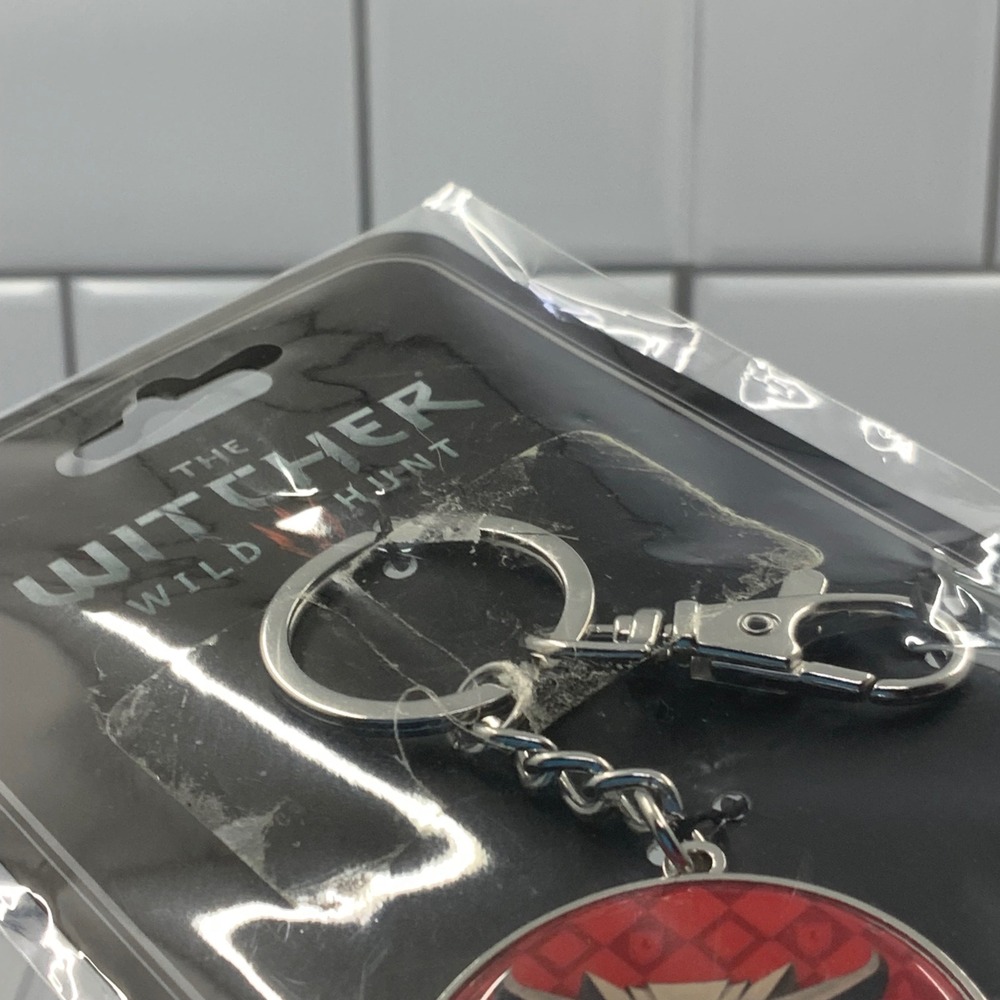 Dark Horse Deluxe The Witcher 3 School of the Wolf‎ Metal Keychain - Picture 5 of 5